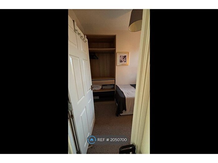 1 Bedroom Flat To Rent In Upper Newtownards Road, Belfast, BT4