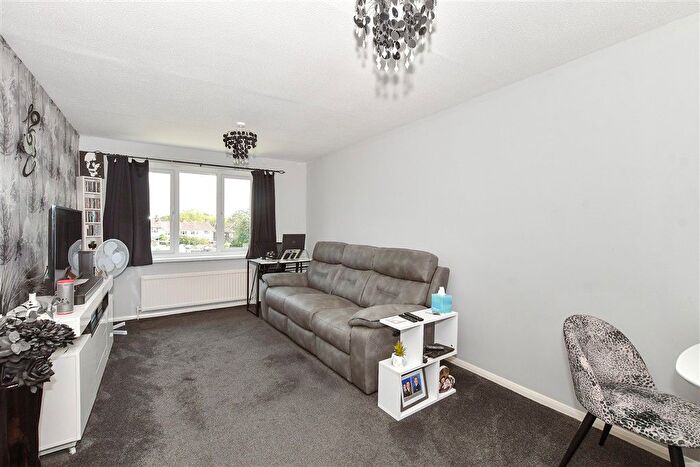 1 Bedroom Maisonette For Sale In Hunter Road, Southgate, Crawley, West Sussex, RH10