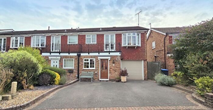 3 Bedroom End Of Terrace House For Sale In Linden Grove, Lindfield, RH16