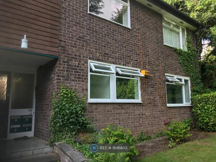 2 Bedroom Flat To Rent In Warren Close, Bramhall, Stockport, SK7
