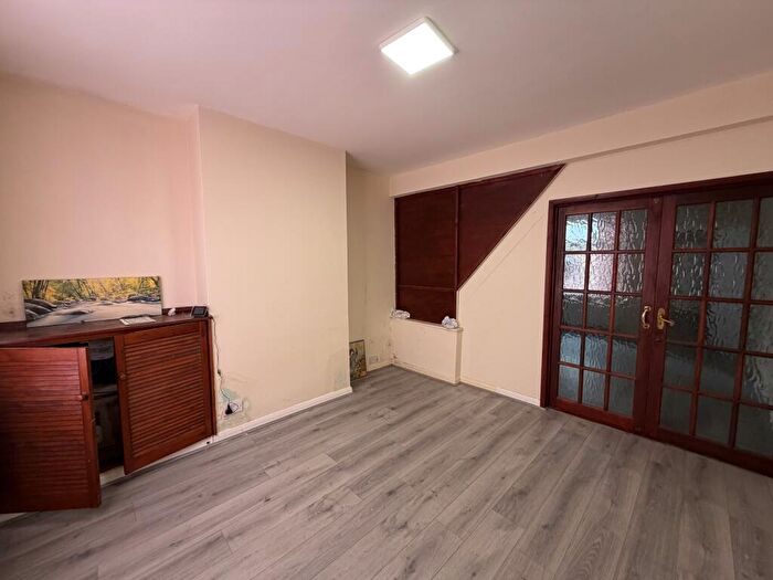 3 Bedroom Terraced House For Sale In Jarrom Street, Leicester, LE2