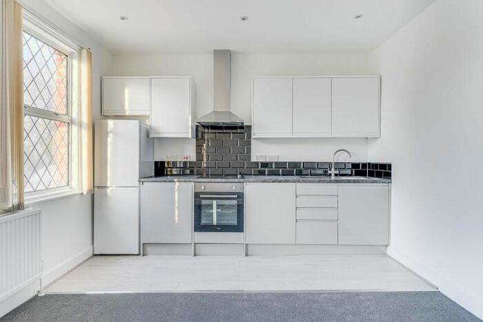 2 Bedroom Flat To Rent In Hertford Road, Enfield, EN3