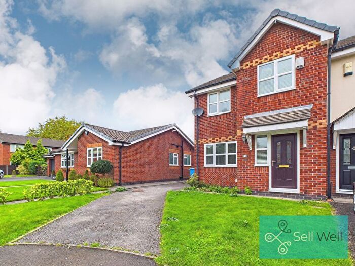 3 Bedroom Semi-detached House For Sale In Redpoll Close, Worsley, Manchester, M28
