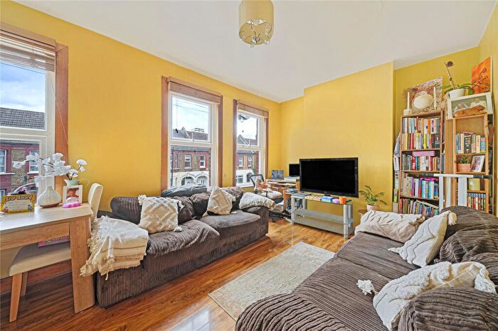 2 Bedroom Flat For Sale In Kettlebaston Road, Leyton, London, E10