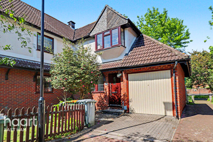 4 Bedroom Semi Detached House For Sale In Beacons Close, London, E6