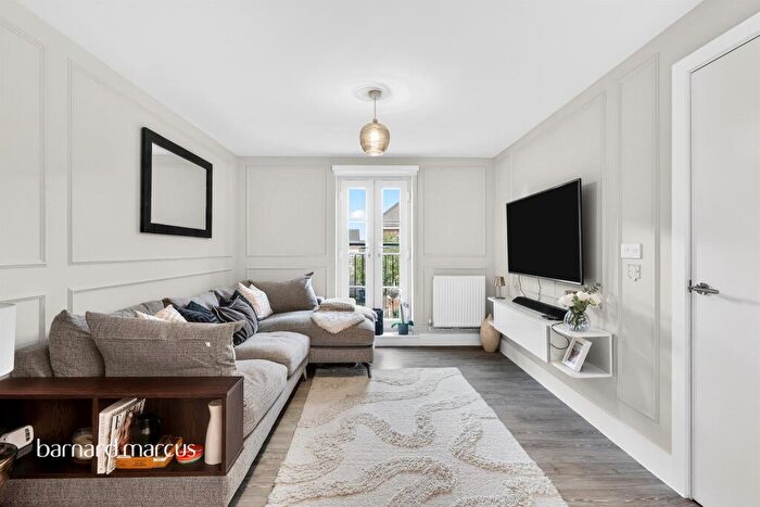 2 Bedroom Apartment For Sale In Dover Road, Tadworth, KT20