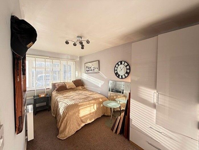 1 Bedroom Flat To Rent In Gammons Lane, Watford, WD24