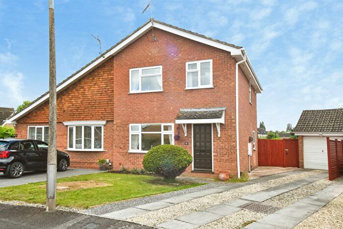 3 Bedroom Semi-Detached House For Sale In Wingfield, Swindon, SN3