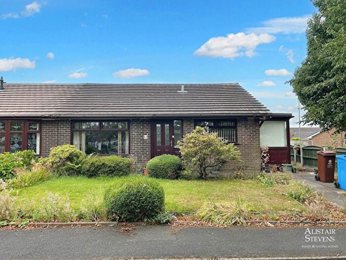 2 Bedroom Semi-detached Bungalow For Sale In Fold Green, Chadderton, OL9