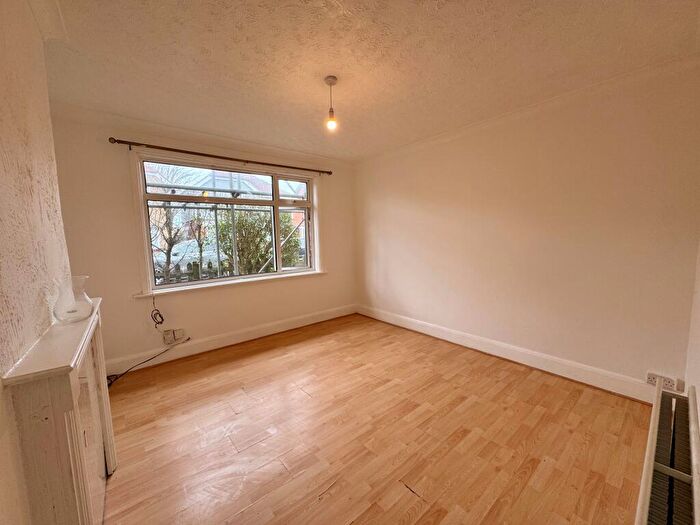 1 Bedroom Flat To Rent In Leconfield Road, Lancing, BN15