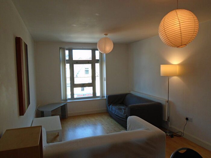 2 Bedroom Flat To Rent In Apt Dain Court, B29