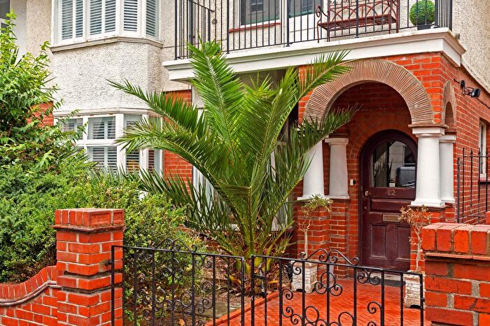 2 Bedroom Flat For Sale In Holland Road, Hove, BN3