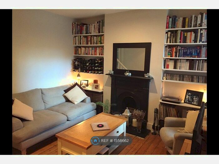 2 Bedroom Maisonette To Rent In Gambole Road, London, SW17