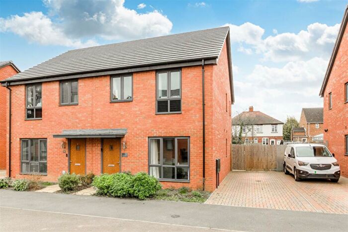 3 Bedroom Semi-Detached House For Sale In Sparrowdale Close, Grendon, CV9