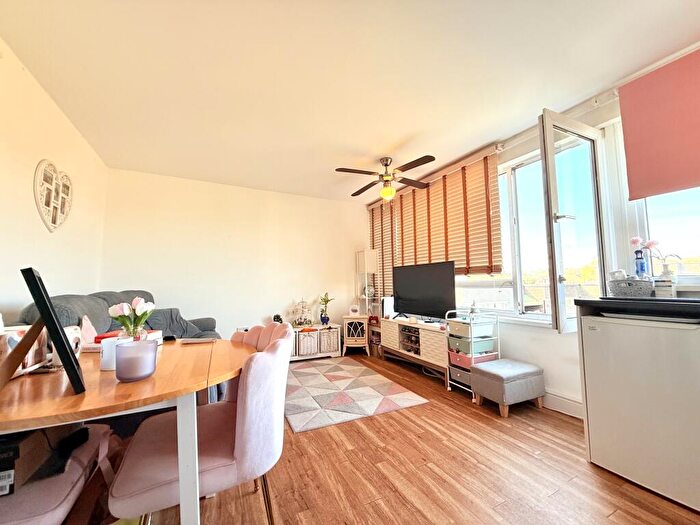 1 Bedroom Flat To Rent In Elgar Lodge, Fair Acres, Bromley, BR2