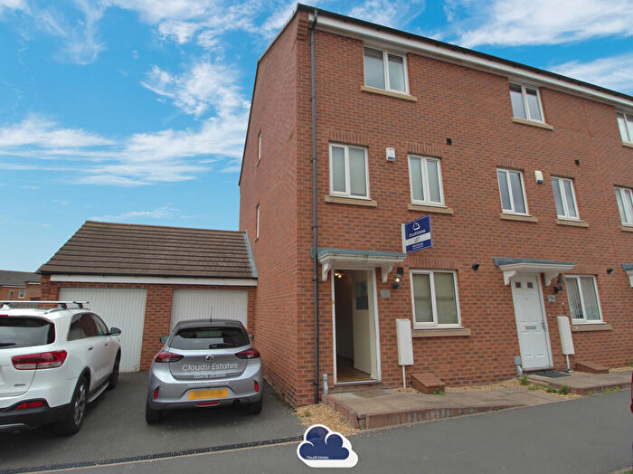 3 Bedroom End Of Terrace House To Rent In Anglian Way, Coventry, CV3