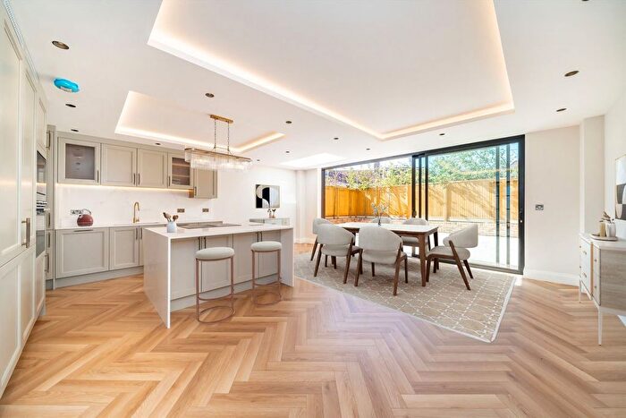 4 Bedroom End Of Terrace House For Sale In Winston Close, Raynes Park, SW20