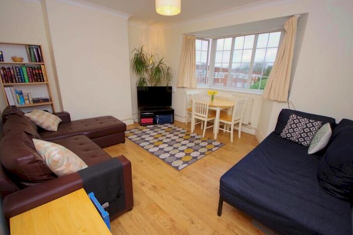 2 Bedroom Flat To Rent In Finchley Court, Finchley, N3