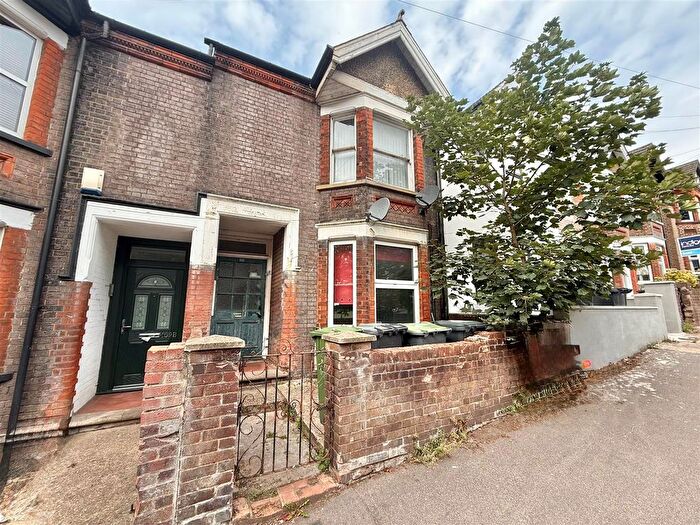 2 Bedroom Maisonette To Rent In Havelock Road, Luton, LU2