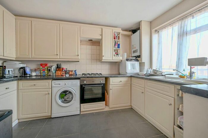 2 Bedroom Flat To Rent In Bennett Street, Chiswick, London, W4