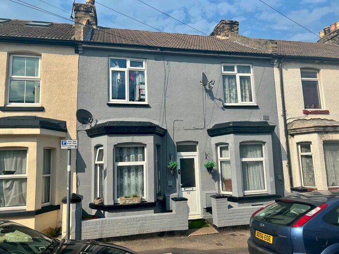 1 Bedroom Flat To Rent In Windsor Road, Gillingham, ME7