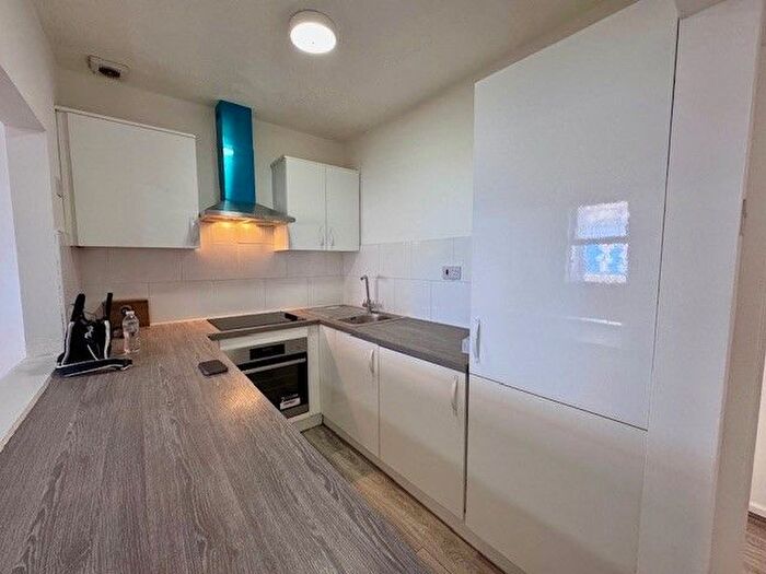 1 Bedroom Property To Rent In Station Road, Westcliff-On-Sea, SS0