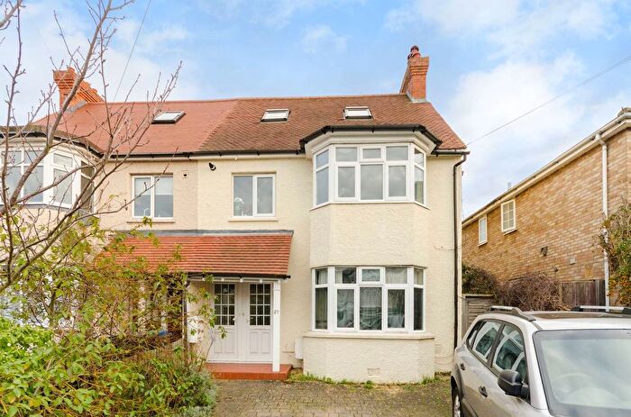 3 Bedroom Maisonette For Sale In Westbury Road, New Malden, KT3