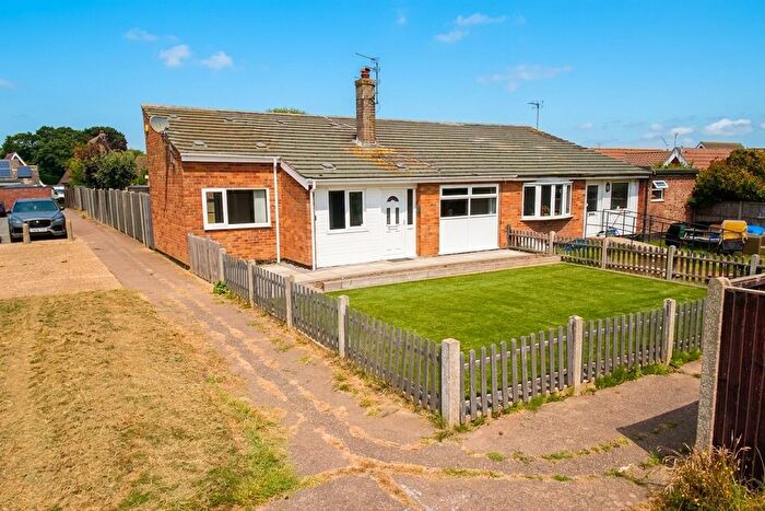 3 Bedroom Semi Detached Bungalow For Sale In Cedar Close, Martham, Great Yarmouth, NR29