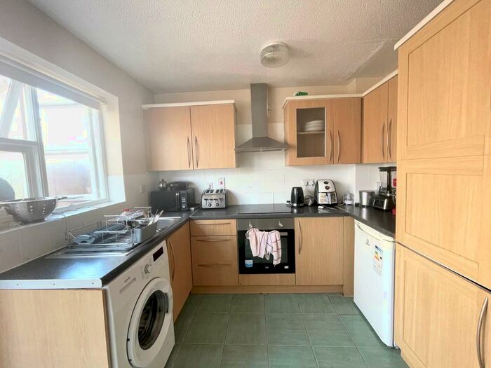 2 Bedroom House To Rent In Blossom Close, RM9