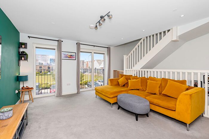 3 Bedroom Town House For Sale In South Carron Crescent, Leith, Edinburgh, EH6