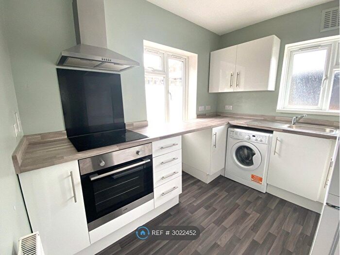 2 Bedroom Flat To Rent In Perivale, Greenford, UB6