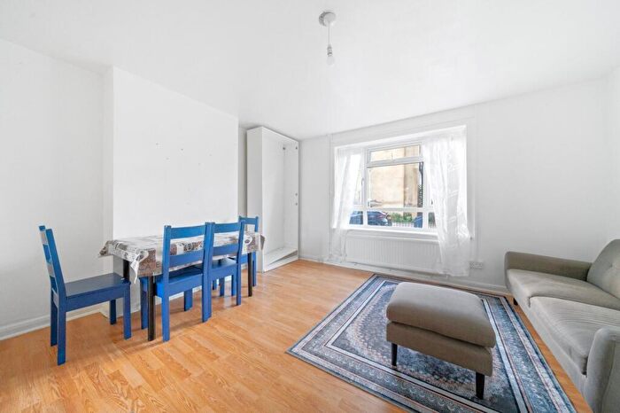 2 Bedroom Flat To Rent In John Kennedy Court, Newington Green Road, N1