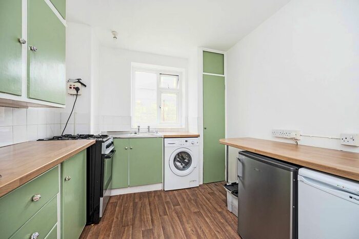 2 Bedroom Flat To Rent In Amhurst Road, Hackney, London, E8