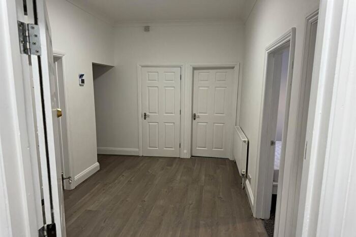 5 Bedroom Flat To Rent In Bedroom First Floor Flat In Meyrick Park, BH3