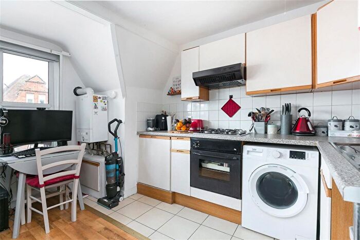 1 Bedroom Flat To Rent In Streatham High Road, London, SW16