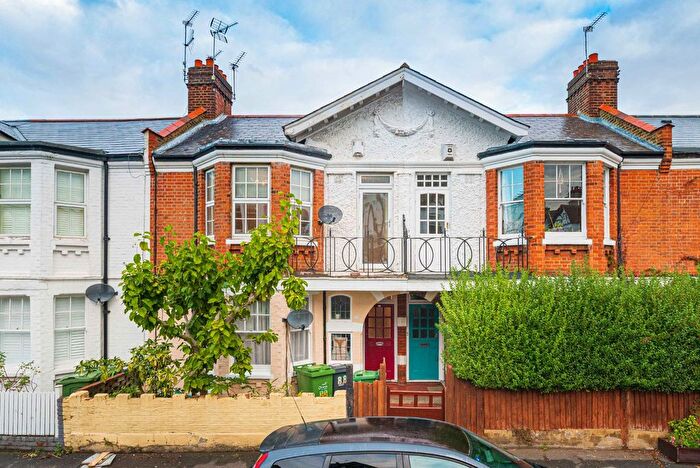 3 Bedroom Maisonette For Sale In Dumbarton Road, Brixton, London, SW2