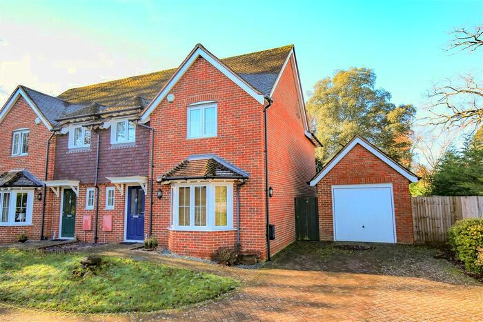 4 Bedroom Semi-Detached House To Rent In Staddleswood Place, St Mary`S Platt, Kent, TN15