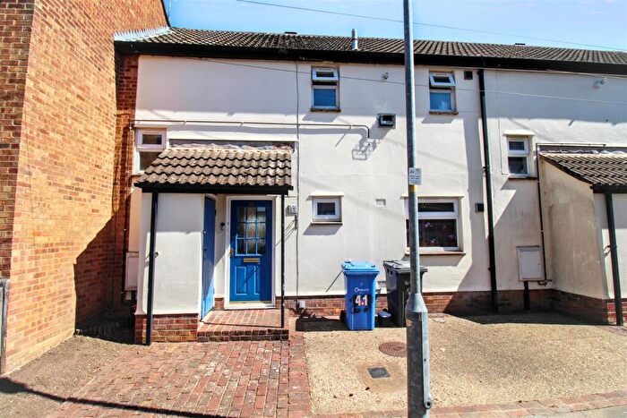 3 Bedroom Terraced House For Sale In Oulton Road, Norwich, NR6