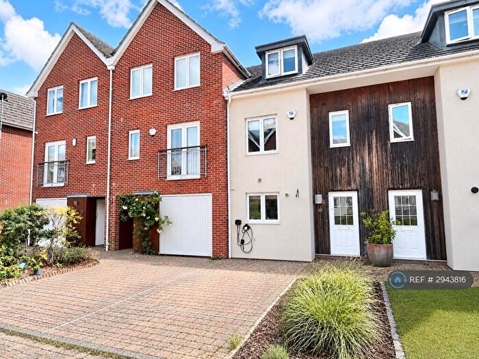 3 Bedroom Terraced House To Rent In Brook Avenue, Ascot, SL5