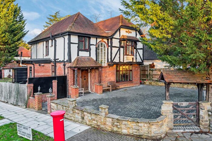 4 Bedroom Detached House For Sale In Uxbridge Road, Harrow, HA3