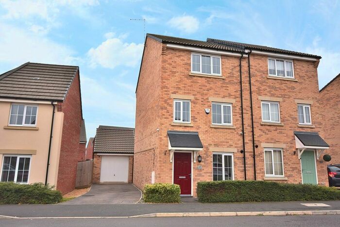 4 Bedroom Semi-Detached House To Rent In Damselfly Road, Northampton NN4