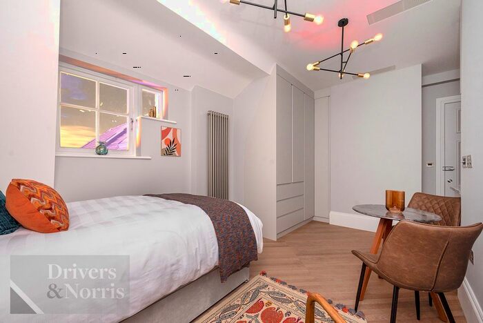 Studio To Rent In Montserrat Road, Putney, London, SW15