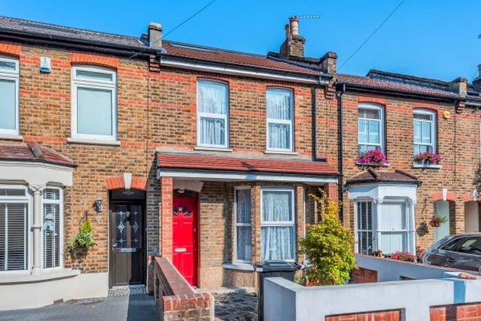 3 Bedroom Property To Rent In Peel Road, London E18