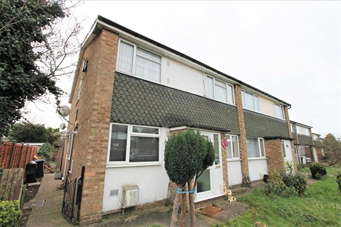 2 Bedroom Maisonette To Rent In Kennedy Avenue, London, EN3