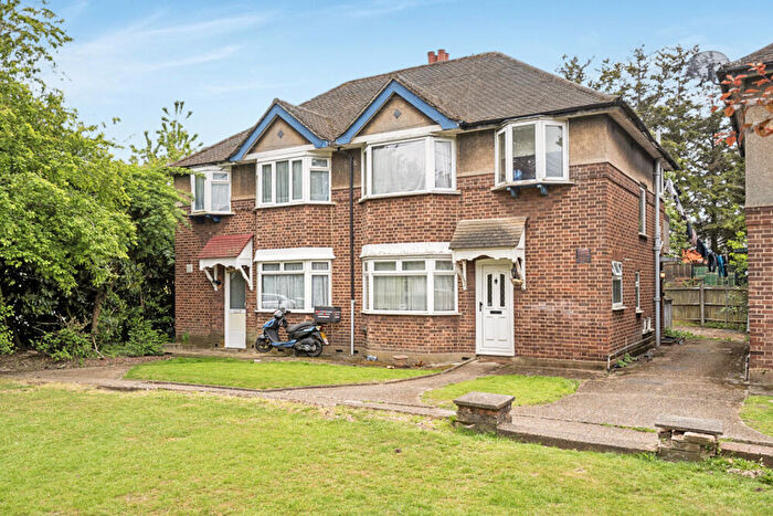 2 Bedroom Flat For Sale In Lowther Road, Queensbury, HA7