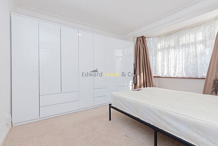 5 Bedroom Detached House To Rent In Elstree Gardens, Edmonton, N9
