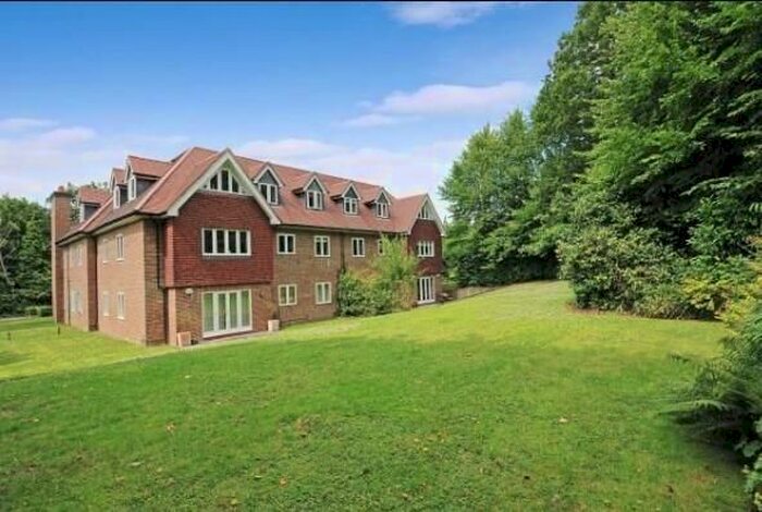 2 Bedroom Flat For Sale In Sunningdale, Surrey, SL5