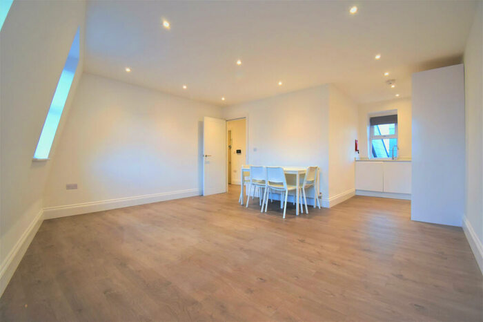 1 Bedroom Flat To Rent In Ballards Lane, London, N12