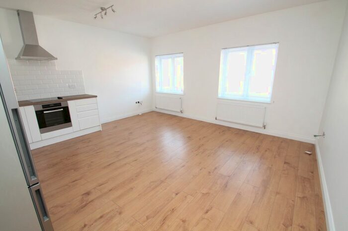 1 Bedroom Flat To Rent In Peach Street, Wokingham, Berkshire, RG40