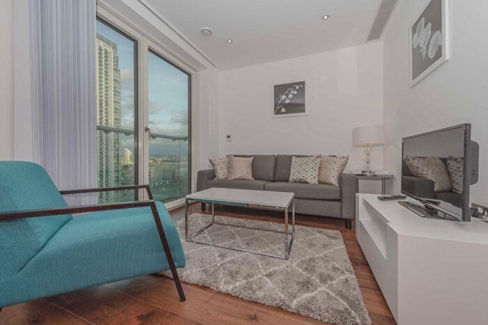 Apartment To Rent In Lincoln Plaza, London, E14